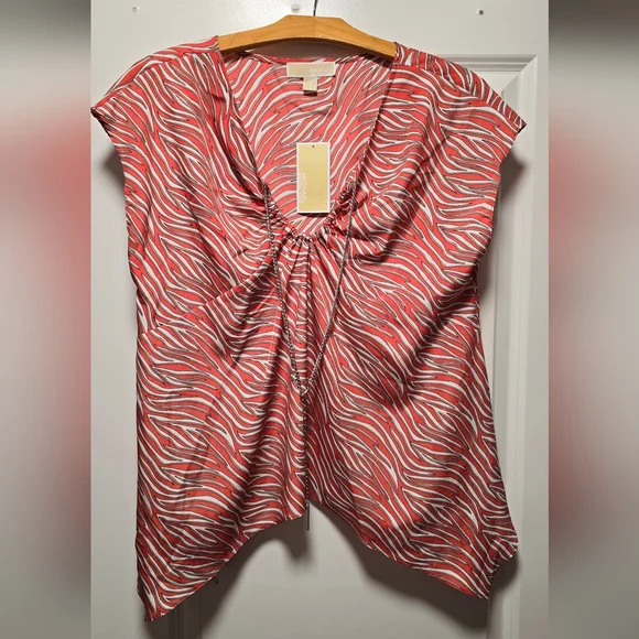 NWT Michael Kors top with chain detail. - Picture 6 of 6